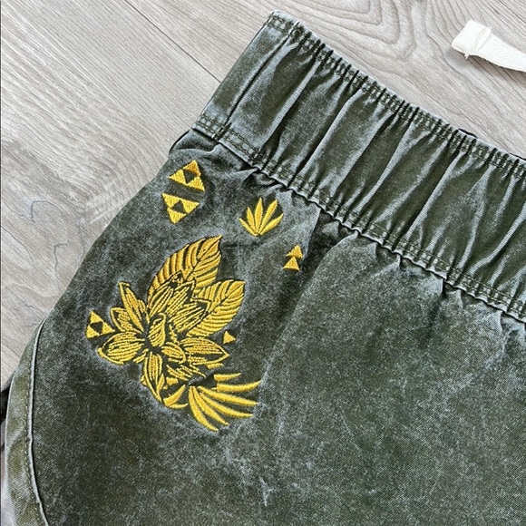 ☀️HURLEY☀️ TIGER FLORAL WASH BOARD SHORTS - Picture 2 of 9